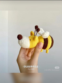 bee dog crochet pattern.