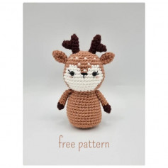 Black and white faceted deer crochet pattern