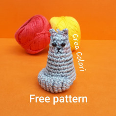 Cat crochet pattern sitting wrapped tail.