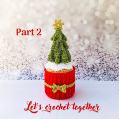 Christmas tree crochet pattern on gift box.