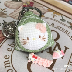 crochet pattern baby cat cake keychain.