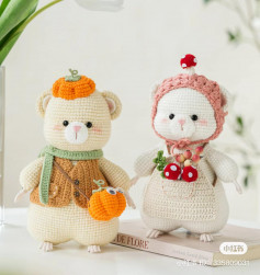 crochet pattern bear wearing pumpkin hat,