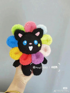 crochet pattern black bear, collar with multicolored flowers.