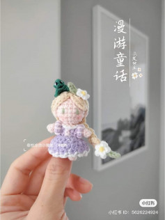 crochet pattern blonde doll wearing purple dress.