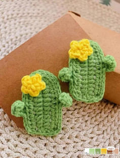 crochet pattern cactus hairpin.