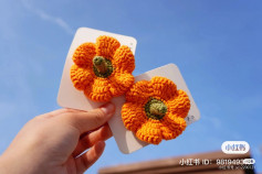 crochet pattern hairpin flower behind the wings.orange.