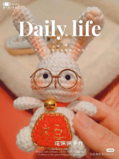 crochet pattern keychain rabbit with glasses.