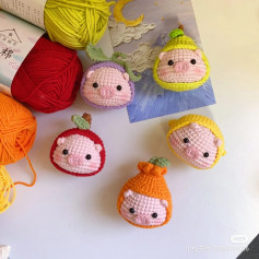 crochet pattern pig hat tao, pig hat lemon, pig hat orange.
