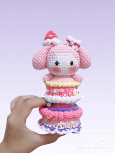 crochet pattern rabbit cake with pink bow.