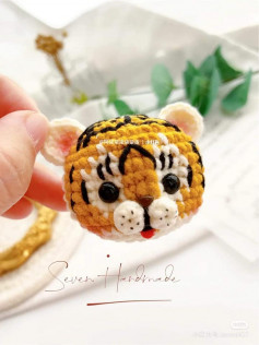 crochet pattern tiger yellow with black stripes.