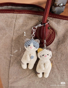 crochet pattern white cat gray head keychain