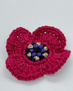 Four-petal red flower crochet pattern