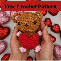 free crochet pattern bear hugging a heart