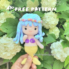free crochet pattern mermaid blue hair yellow fishtail.