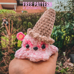 Free Crochet Pattern pink octopus wearing hats