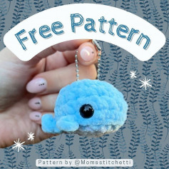 free crochet pattern whale keychain.