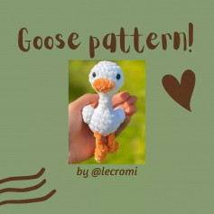 Gold-legged goose crochet pattern.