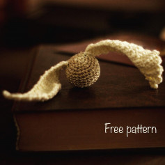 Golden Snitch crochet pattern from Harry Potter, two wings