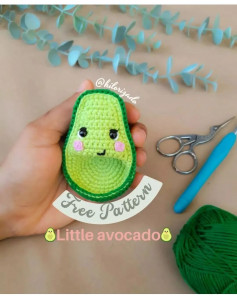 Green avocado crochet pattern.
