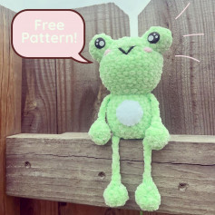 Green frog crochet pattern, bulging eyes, white belly.