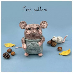 Mouse crochet pattern wearing overalls.