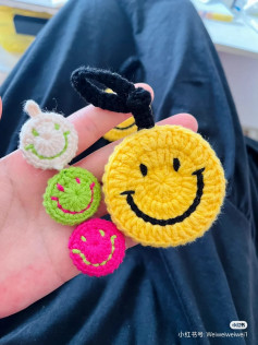 Smiley face keychain pattern