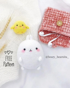 White, fat rabbit crochet pattern.