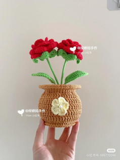 Woolen crochet pattern Red rose pot