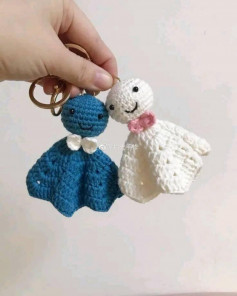 blue ghost keychain, white ghost, white bow, pink bow free crochet pattern