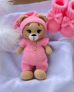 brown bear, wearing pink clothes, pink hat, crochet pattern