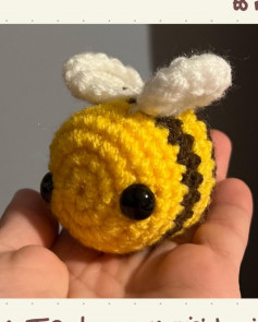 bumble bee yellow white wings, black stripes crochet pattern