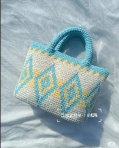crochet pattern blue handbag
