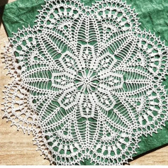 eight-pointed free crochet pattern, with eight large petals inside