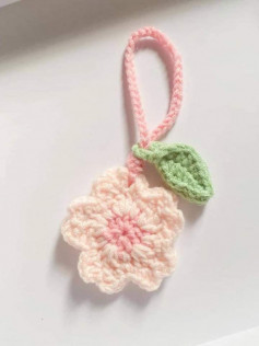 flower keychain free crochet pattern