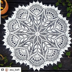 free crochet circular pattern with flowers and leaves sticking out.