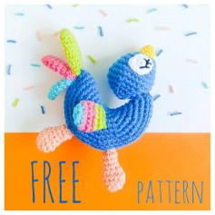 free crochet pattern blue crescent bird.