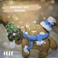 free crochet pattern christmas tree wearing hat.