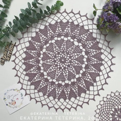 free crochet pattern circle created with spikes, leaves in the center and a small circle.