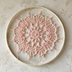 free crochet pattern circle with a round center in the center