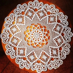free crochet pattern circle with thirteen triangles in the middle.
