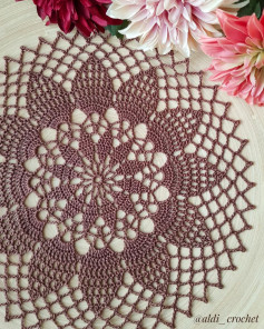 free crochet pattern circle with twelve leaves.