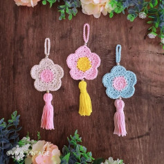 free crochet pattern flower pendant