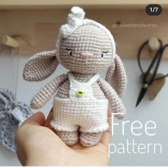 free crochet pattern gray rabbit wearing white bib, head bow.