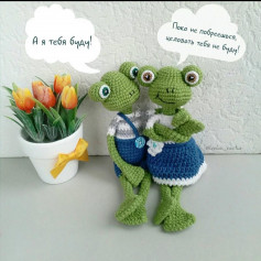 free crochet pattern green frog, wearing blue dress