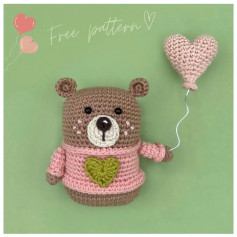 free crochet pattern heart bear wearing pink shirt.