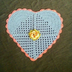 free crochet pattern heart shape with flower in the middle.