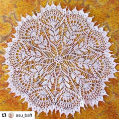 Free crochet pattern in a circle with ten wings spread like a paper fan.