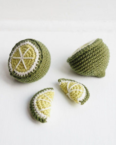 free crochet pattern lemon cut in half.