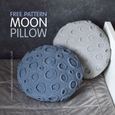 free crochet pattern moon pillow