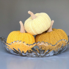 free crochet pattern orange yellow pumpkin, yellow stem.